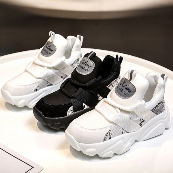 Új női tornacipő modell durva és magas talppal