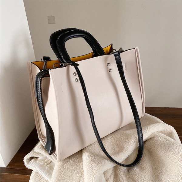 Lezser női bőrtáska hosszú és rövid füllel