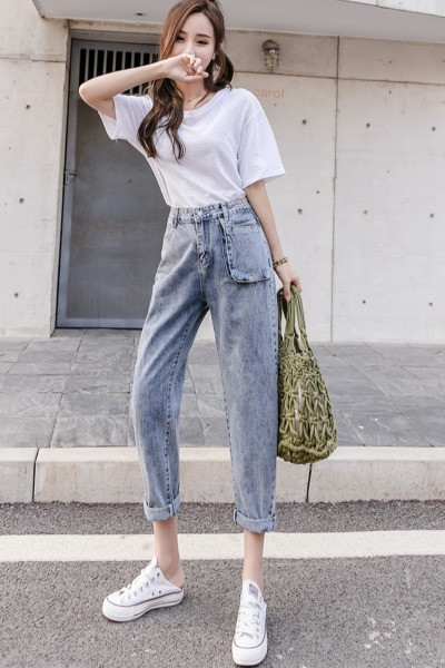 Aktuális női farmer széles modell magas derékkal és zsebekkel