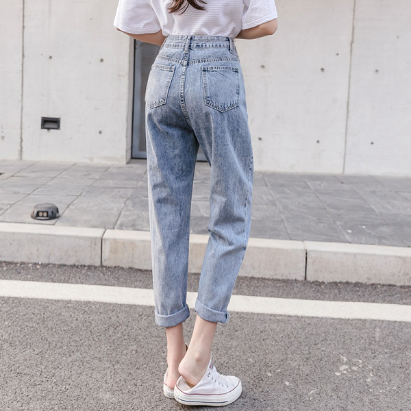 Aktuális női farmer széles modell magas derékkal és zsebekkel