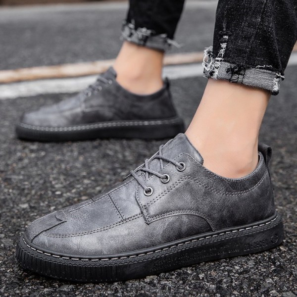 Modern férfi cipők lapos talppal és eco bőrből készült fűzővel