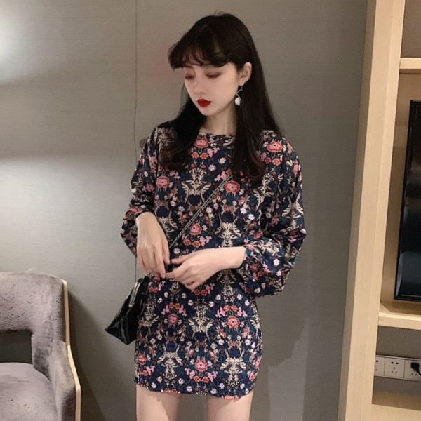 Női modern rövid ruha virágmintával, rugalmas alsórésszel