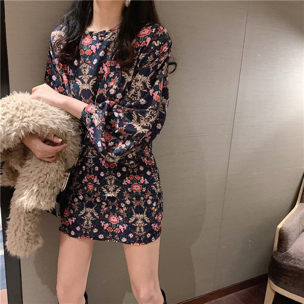 Női modern rövid ruha virágmintával, rugalmas alsórésszel