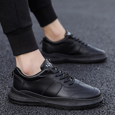 Alkalmi férfi tornacipő lapos talppal és fűzővel