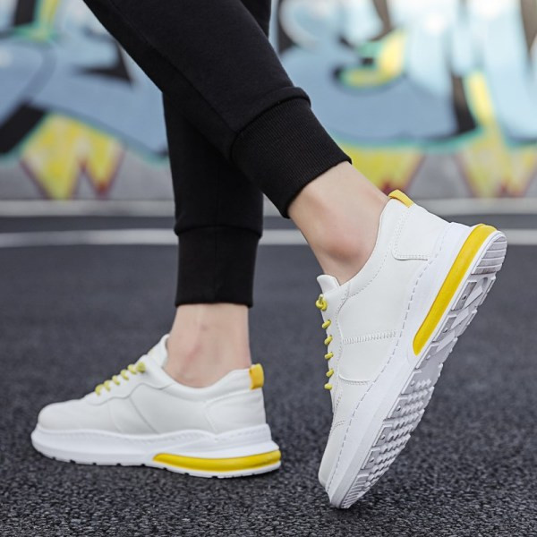 Alkalmi férfi tornacipő lapos talppal és fűzővel