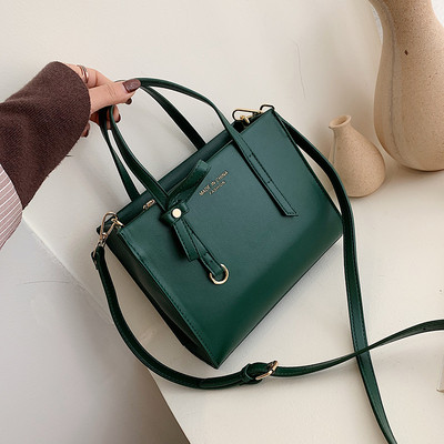 Eko bőrből készült alkalmi női táska hosszú és rövid füllel