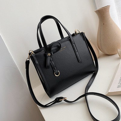 Eko bőrből készült alkalmi női táska hosszú és rövid füllel