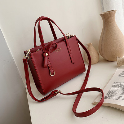 Eko bőrből készült alkalmi női táska hosszú és rövid füllel