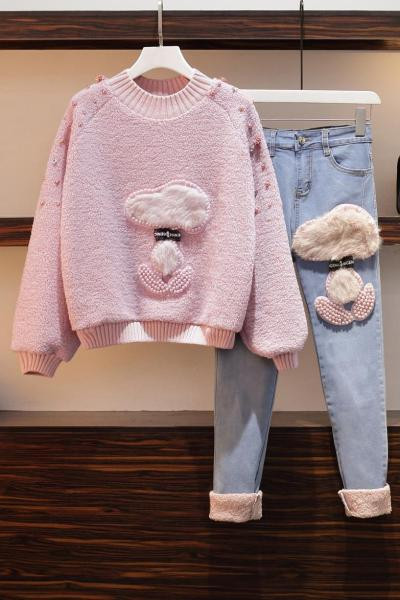 Modern női szett két részből, pulóvert és farmert tartalmaz 3D elemmel és 4XL méretig