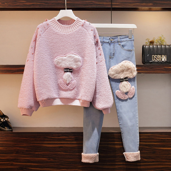 Modern női szett két részből, pulóvert és farmert tartalmaz 3D elemmel és 4XL méretig