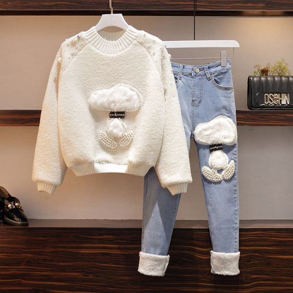 Modern női szett két részből, pulóvert és farmert tartalmaz 3D elemmel és 4XL méretig