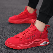 Új férfi tornacipő modell feliratokkal és nyakkendőkkel