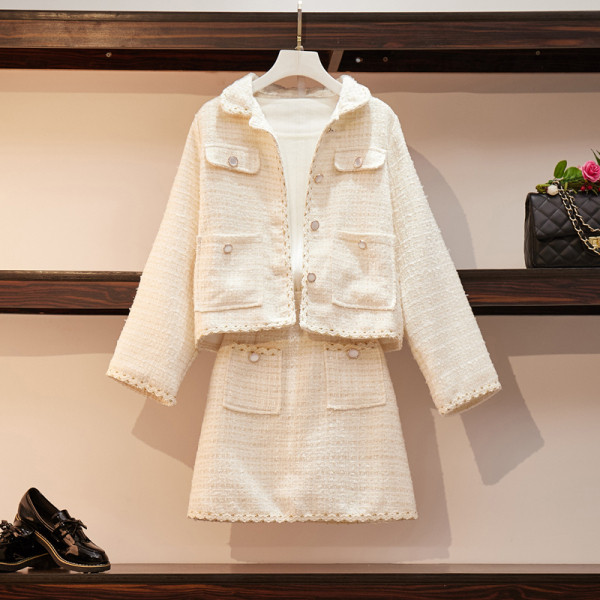 Elegáns női szett kabáttal és szoknyával