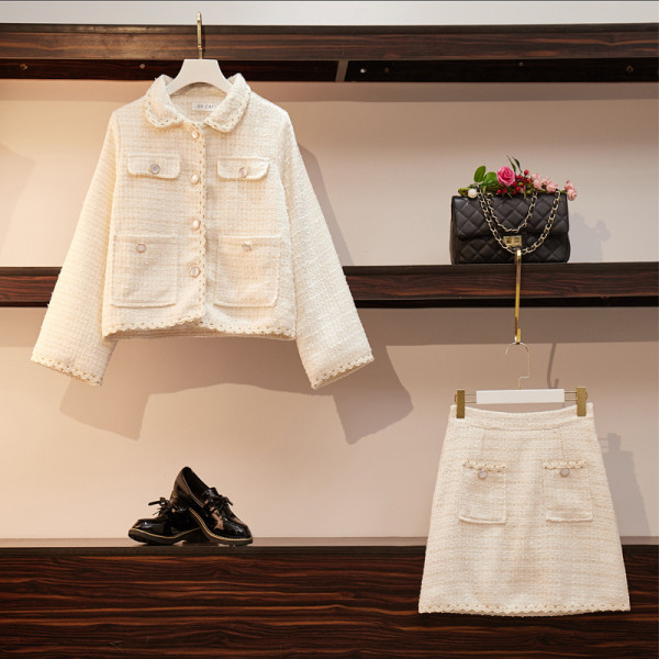 Elegáns női szett kabáttal és szoknyával