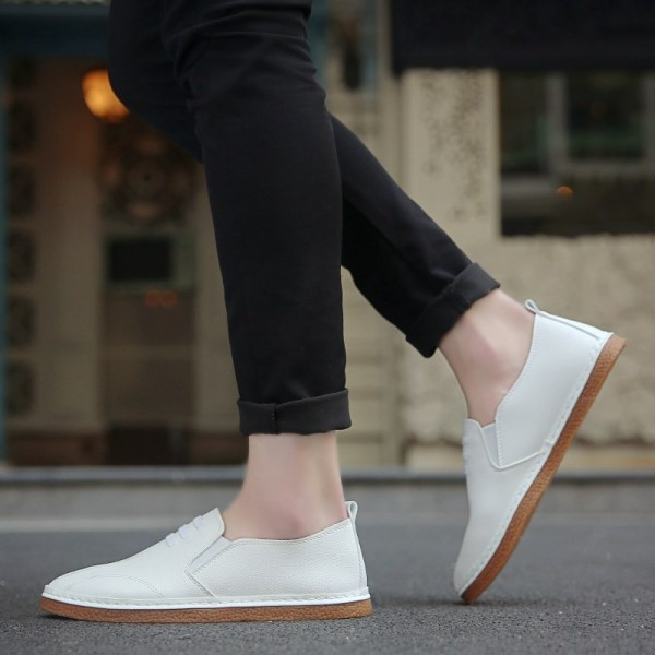 Műbőrből készült férfi alkalmi mokaszinok, lapos talppal