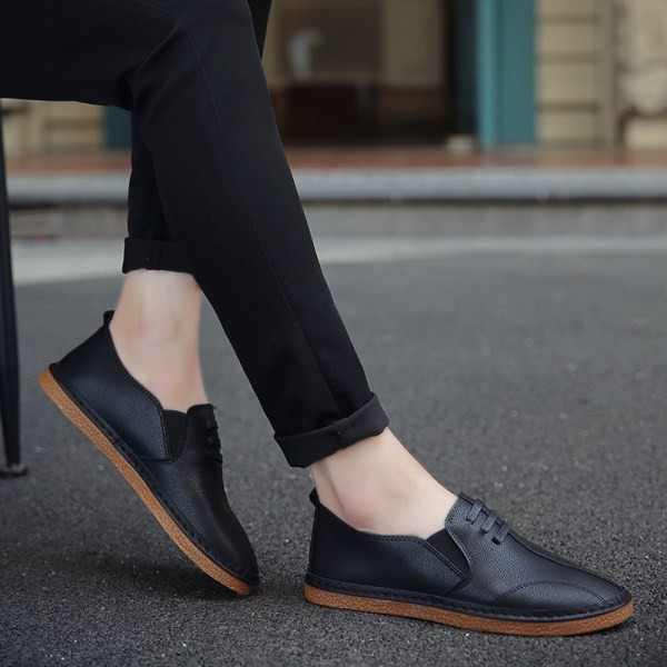 Műbőrből készült férfi alkalmi mokaszinok, lapos talppal