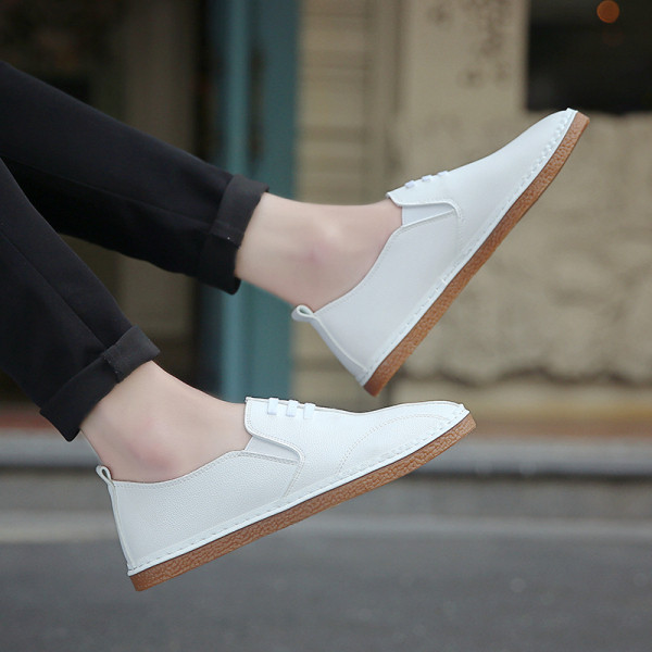 Műbőrből készült férfi alkalmi mokaszinok, lapos talppal