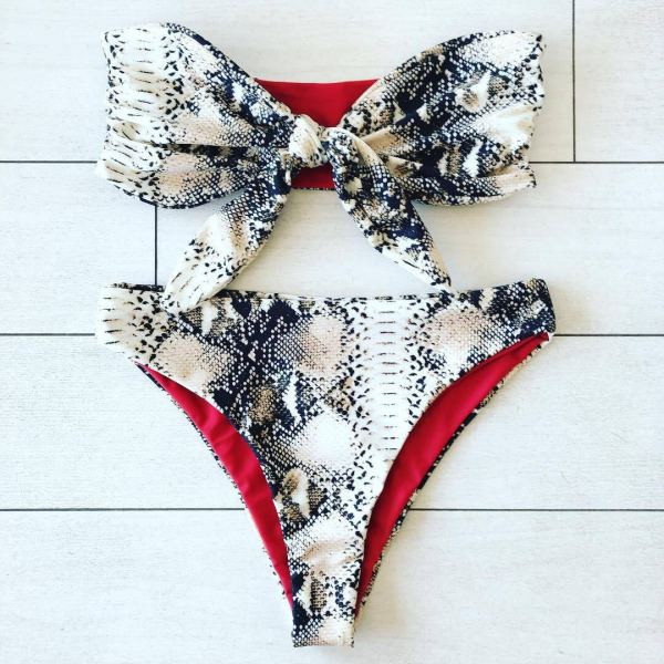 Női modern kétrészes fürdőruha kígyómintával