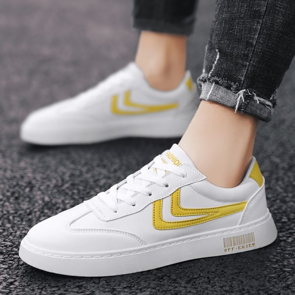 Rugós férfi tornacipő új modellje lapos talppal és fűzővel