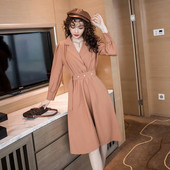 Női szabású retro stílusú ruha övvel és hosszú ujjal