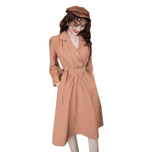 Női szabású retro stílusú ruha övvel és hosszú ujjal