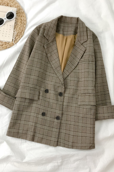 Stílusos női kockás kabát V-nyakkal és dupla rögzítéssel