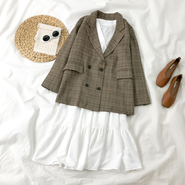 Stílusos női kockás kabát V-nyakkal és dupla rögzítéssel