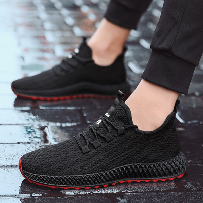 Alkalmi, légáteresztő férfi tornacipő fűzővel és lapos talppal