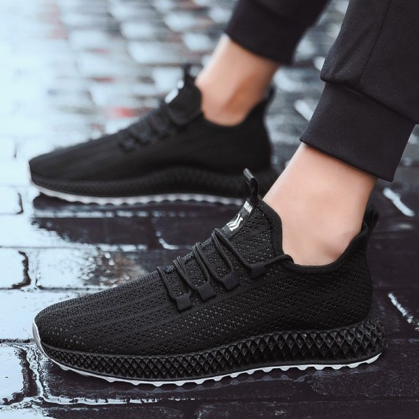 Alkalmi, légáteresztő férfi tornacipő fűzővel és lapos talppal