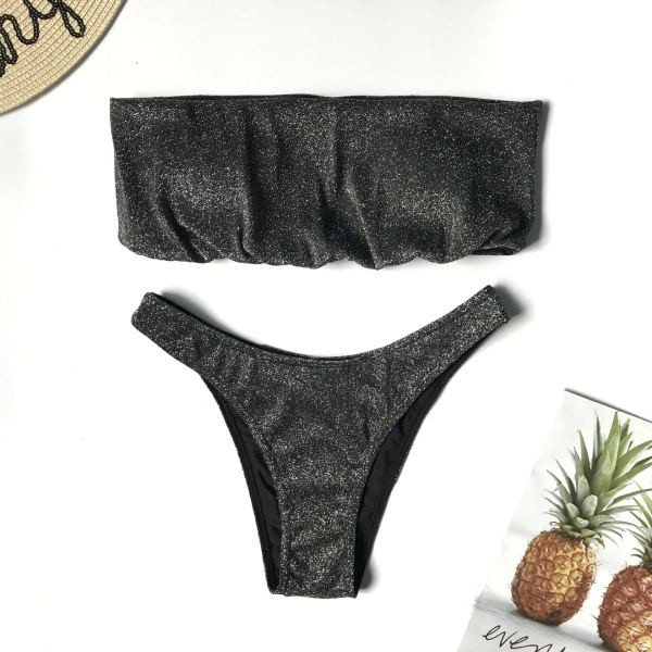 Kétrészes fürdőruha fényes részecskékkel és szalaggal