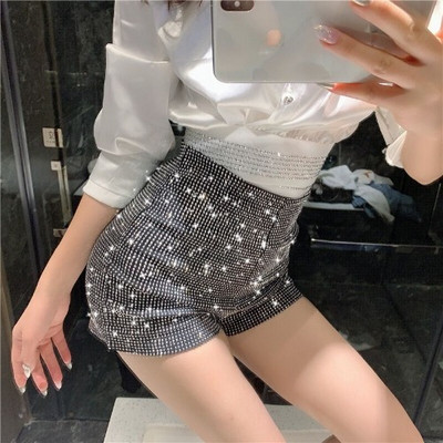 Modern rövidnadrág kövekkel és magas derékkal