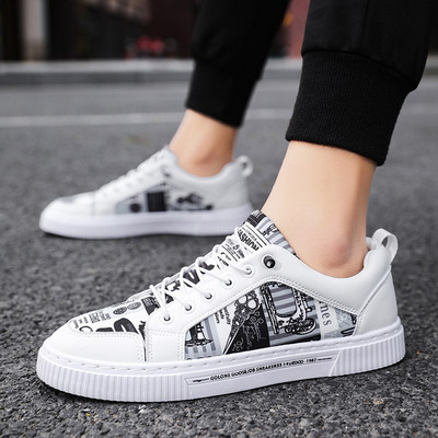 Alkalmi férfi tornacipő lapos talppal és színes mintával