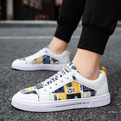 Alkalmi férfi tornacipő lapos talppal és színes mintával