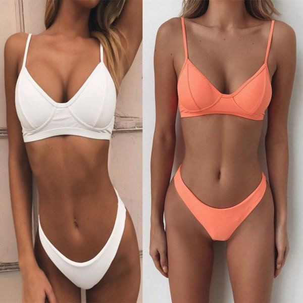 Kétrészes fürdőruha háromszög alakú felsővel