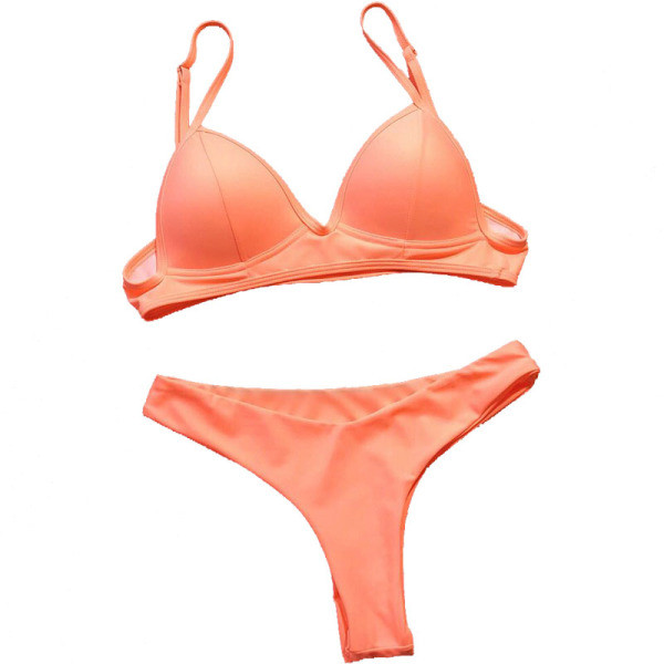 Kétrészes fürdőruha háromszög alakú felsővel