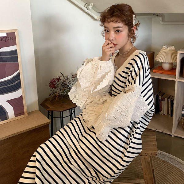 Női csíkos ruha széles modell és lótusz ujjú