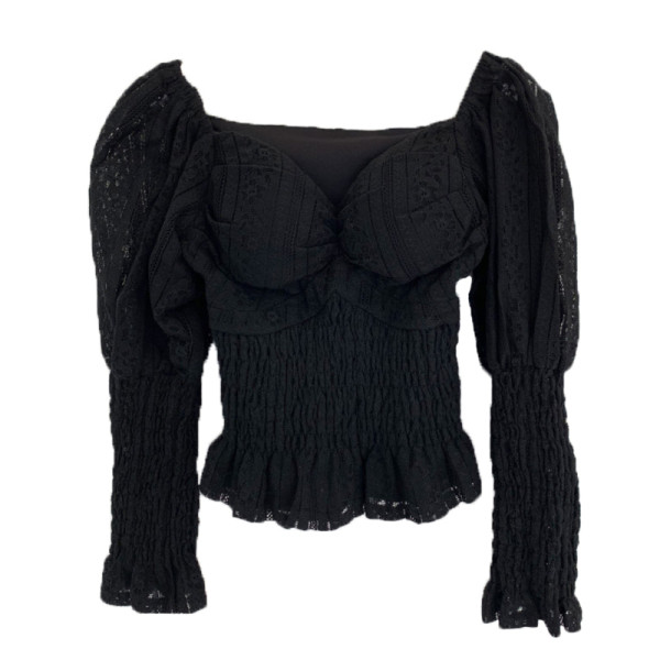 Női blúz csipkeujjal és spitz nyakkivágással