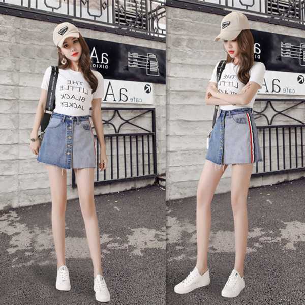 Tavaszi női szoknya gombokkal, magas derékkal