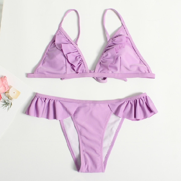Modern női kétrészes fürdőruha háromszög alakú felsővel és fürtökkel