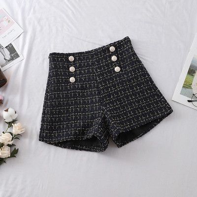 Aktuális női rövidnadrág magas derékkal és gombokkal