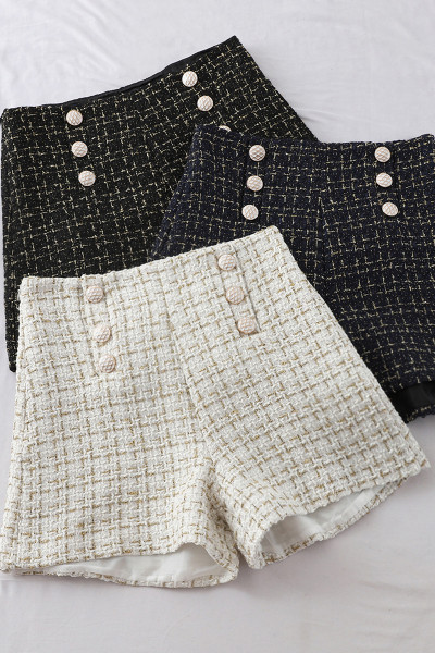 Aktuális női rövidnadrág magas derékkal és gombokkal