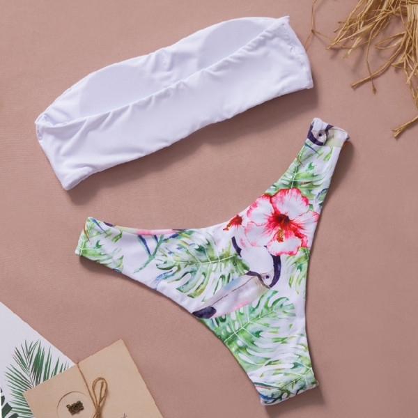Modern kétrészes fürdőruha virágos nadrággal