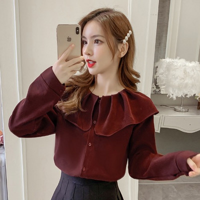 Modern női ing ovális nyakkivágással és gombokkal