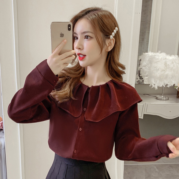 Modern női ing ovális nyakkivágással és gombokkal