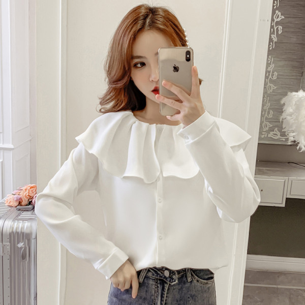 Modern női ing ovális nyakkivágással és gombokkal