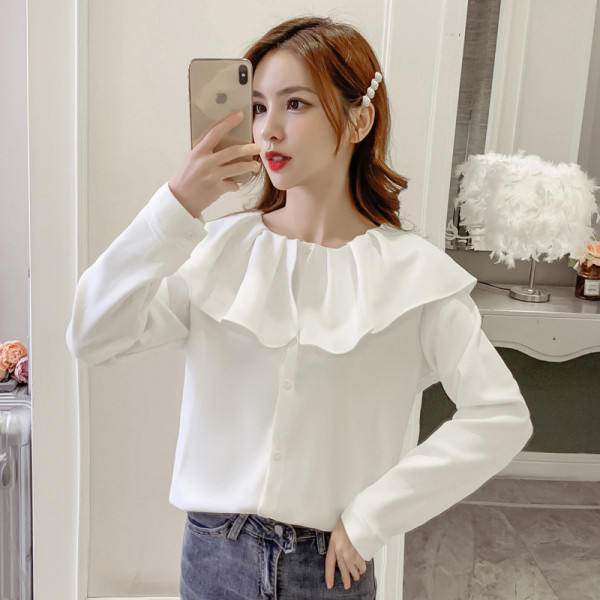 Modern női ing ovális nyakkivágással és gombokkal