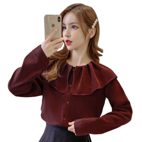 Modern női ing ovális nyakkivágással és gombokkal