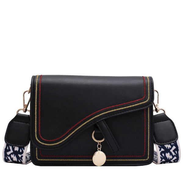 Kis négyzet alakú táska ökobőrből és hosszú textil fogantyúval