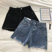 Női farmer rövidnadrág magas derékkal, szakadt motívumokkal