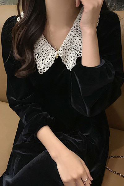 Női bársony ruha csipkével, fekete színben